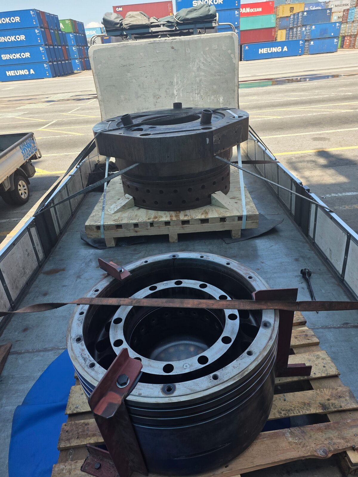 Heavy engine parts transportation